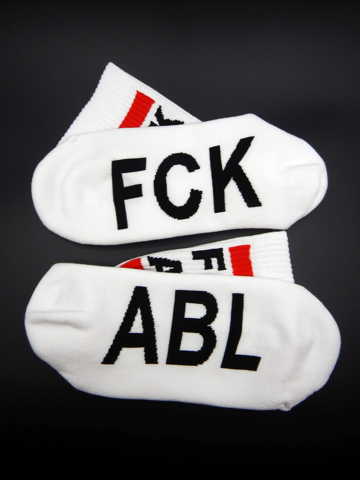 sk8erboy fck abl fetisch gay socken fuer passive kerle in detailansicht mit großem roten balken und schriftzug auf der unterseite